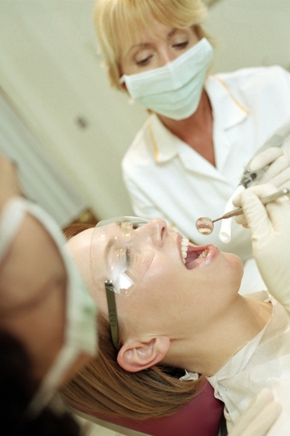 Deutsche-Politik-News.de | Mittel gegen Mundgeruch: Mit einer Zahnzusatzversicherung kann man sich auch in Sachen Zahnersatz ganz entspannt zurcklehnen. 
