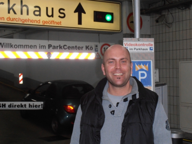 Deutsche-Politik-News.de | Betriebsleiter Simon Heyer in der Parkhaus-Garage Hagemann