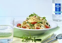 Nahrungsmittel & Ernhrung @ Lebensmittel-Page.de | Foto: Basenpower mit Pasta und Staatl. Fachingen Medium.