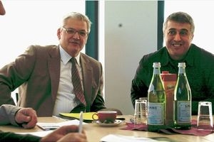 Deutsche-Politik-News.de | Hubert Hppe zu Besuch im Pflegezentrum Cakir ⒸWA