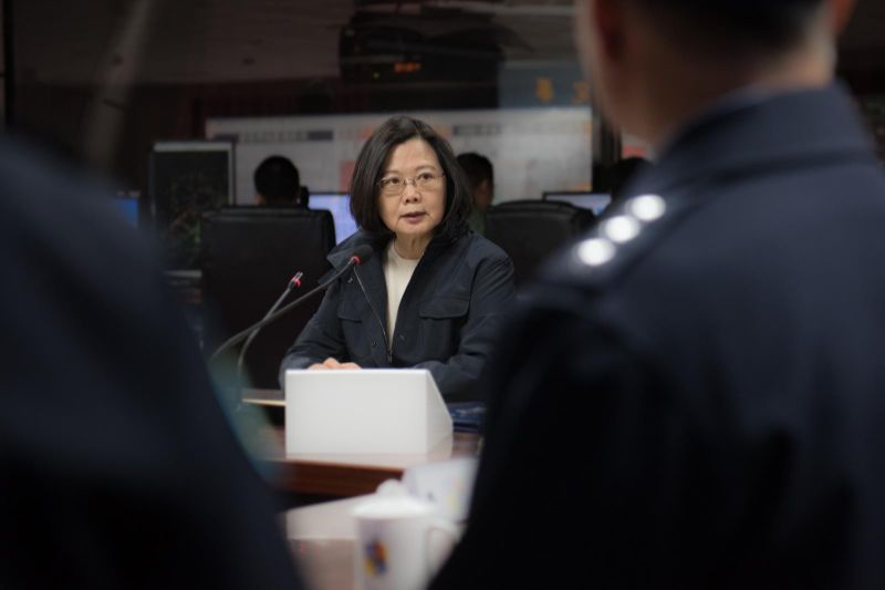 Staatsprsidentin Tsai Ing-wen appelliert an Festlandchina, wegen der einseitigen Einrichtung von vier Flugrouten ber die Taiwanstrae am 4. Januar Verhandlungen mit Taiwan aufzunehmen. (Foto mit freundlicher Genehmigung des Prsidialamtes)